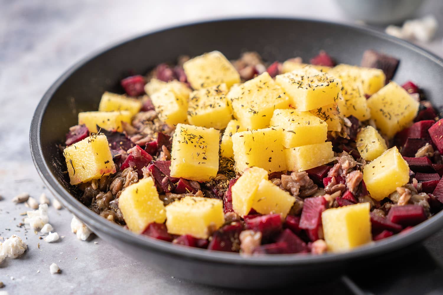 Rote Beete Polenta Bowl